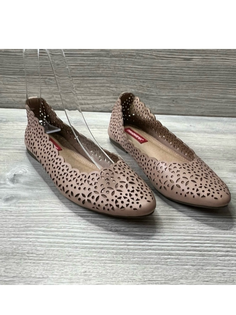 Unionbay laser cut ballet flats almond toe size 6